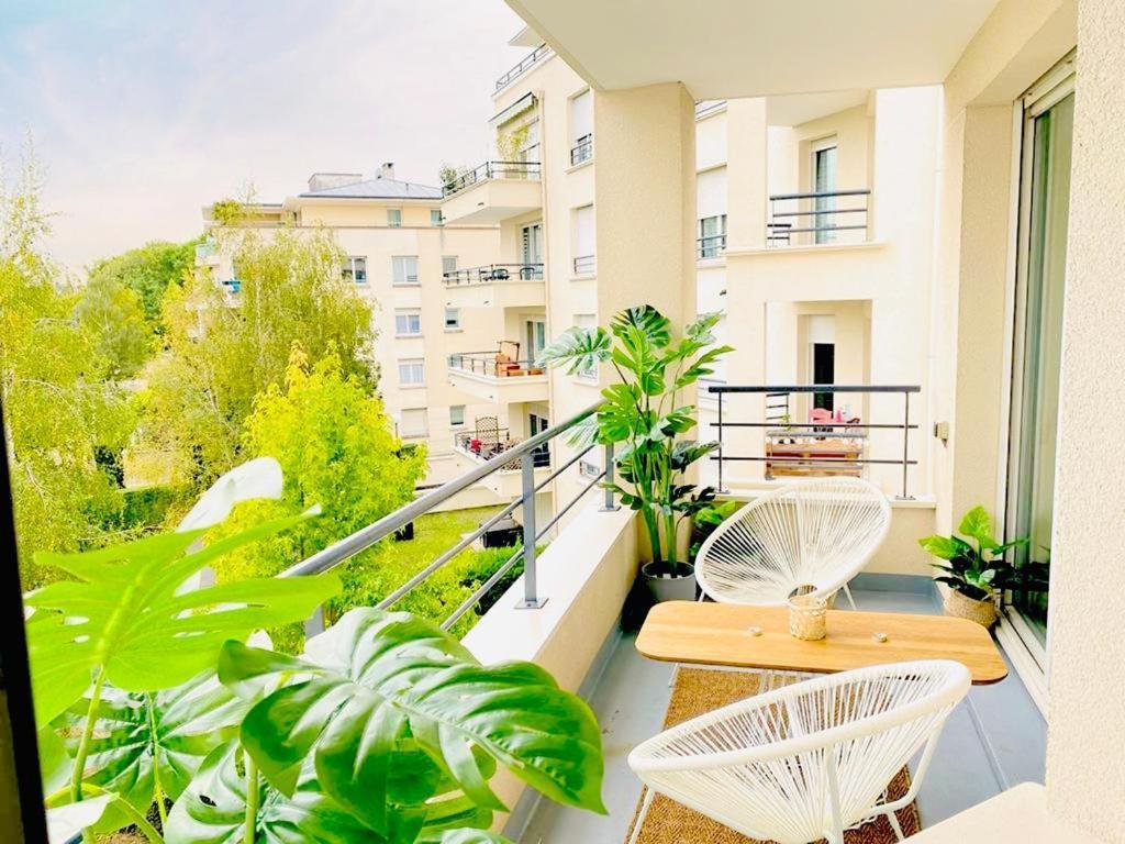 T2 Tres Charmant A Cergy Le Haut A Seulement 2 Min A Pied De La Gare !! Parking Prive Apartment Ngoại thất bức ảnh